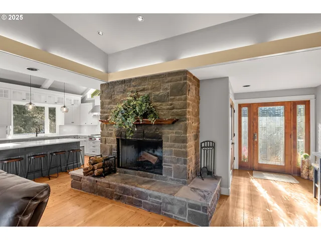 $1,625,000 | 14089 Northeast River Vista Lane, Aurora, OR 97002