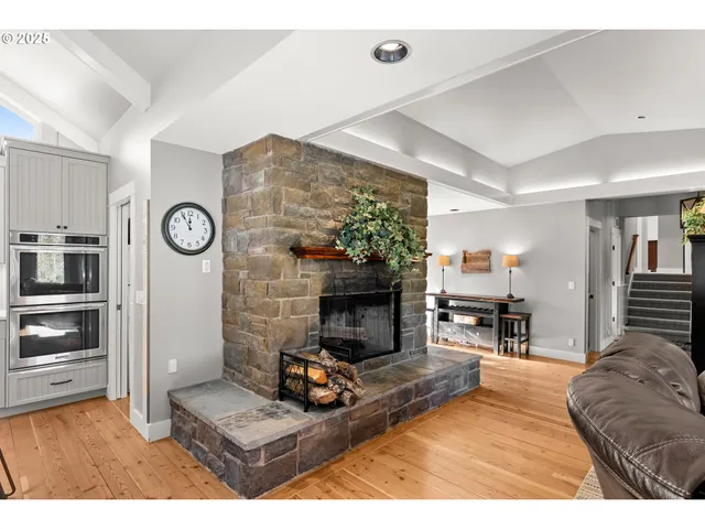 $1,625,000 | 14089 Northeast River Vista Lane, Aurora, OR 97002