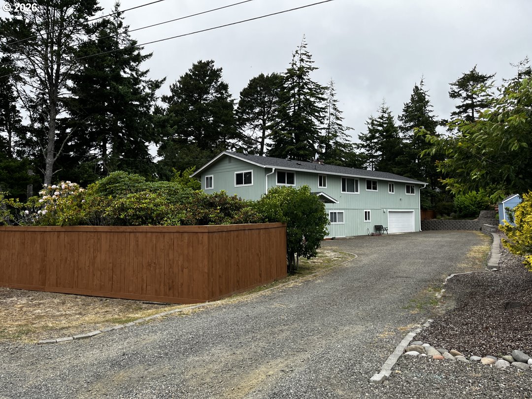 2159 42nd Street Florence, OR 97439 - Photo 3 of 48