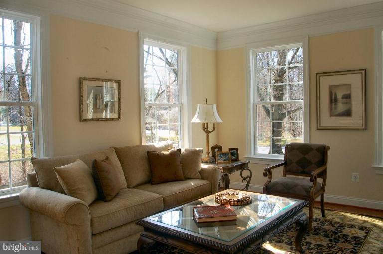 9907 Carter Road Bethesda, MD 20817 - Photo 2 of 30 Living Room