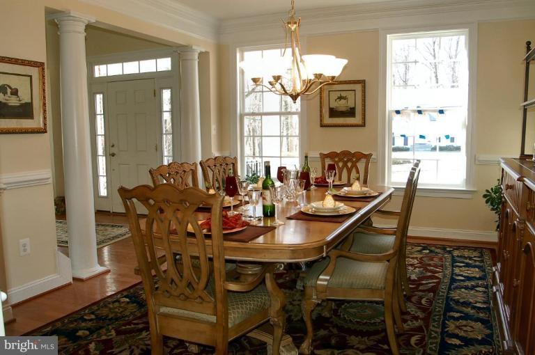 9907 Carter Road Bethesda, MD 20817 - Photo 3 of 30 Dining Room