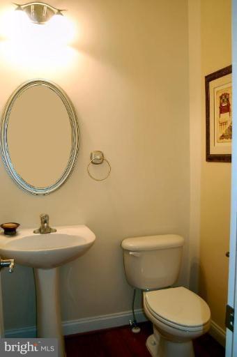 9907 Carter Road Bethesda, MD 20817 - Photo 25 of 30 Main level powder room