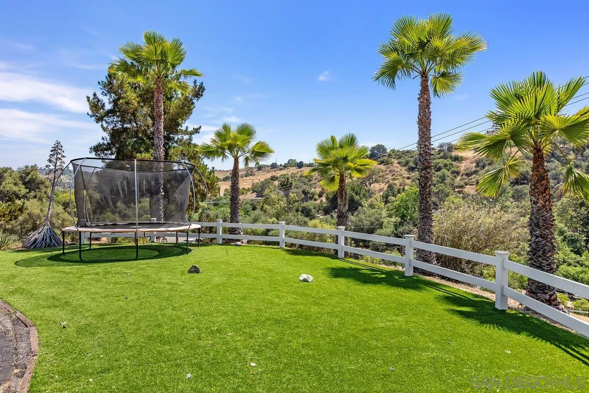 3562 South Mission Road Fallbrook, CA 92028 - Photo 5 of 38 Yard