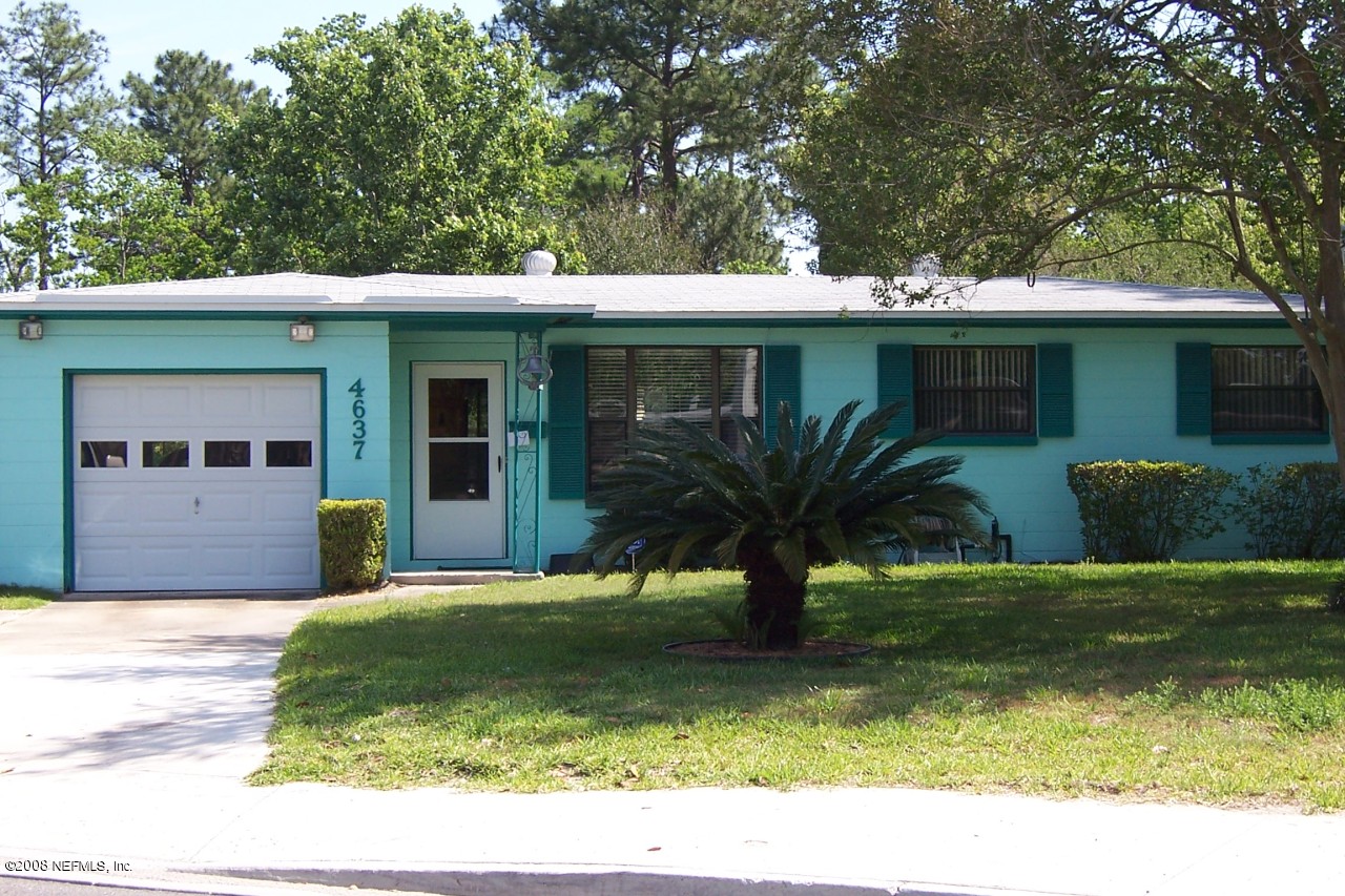 4637 Spring Park Road Jacksonville, FL 32207 - Photo 1 of 10 a view of a yard in front of house