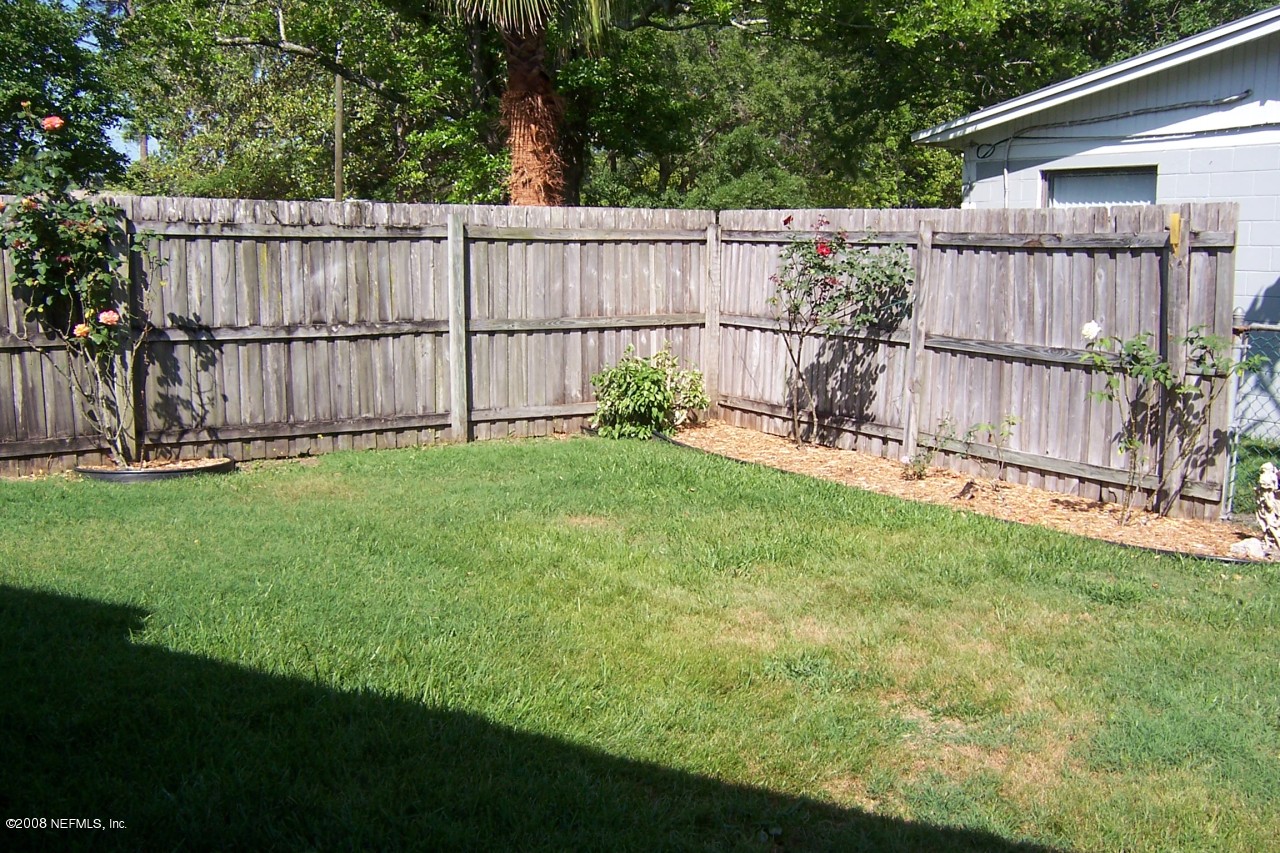 4637 Spring Park Road Jacksonville, FL 32207 - Photo 9 of 10 a view of a backyard with a fence