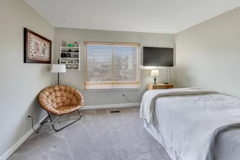 $375,000 | 83 Thornhill Lane, Unit B, Lake Barrington, IL 60010