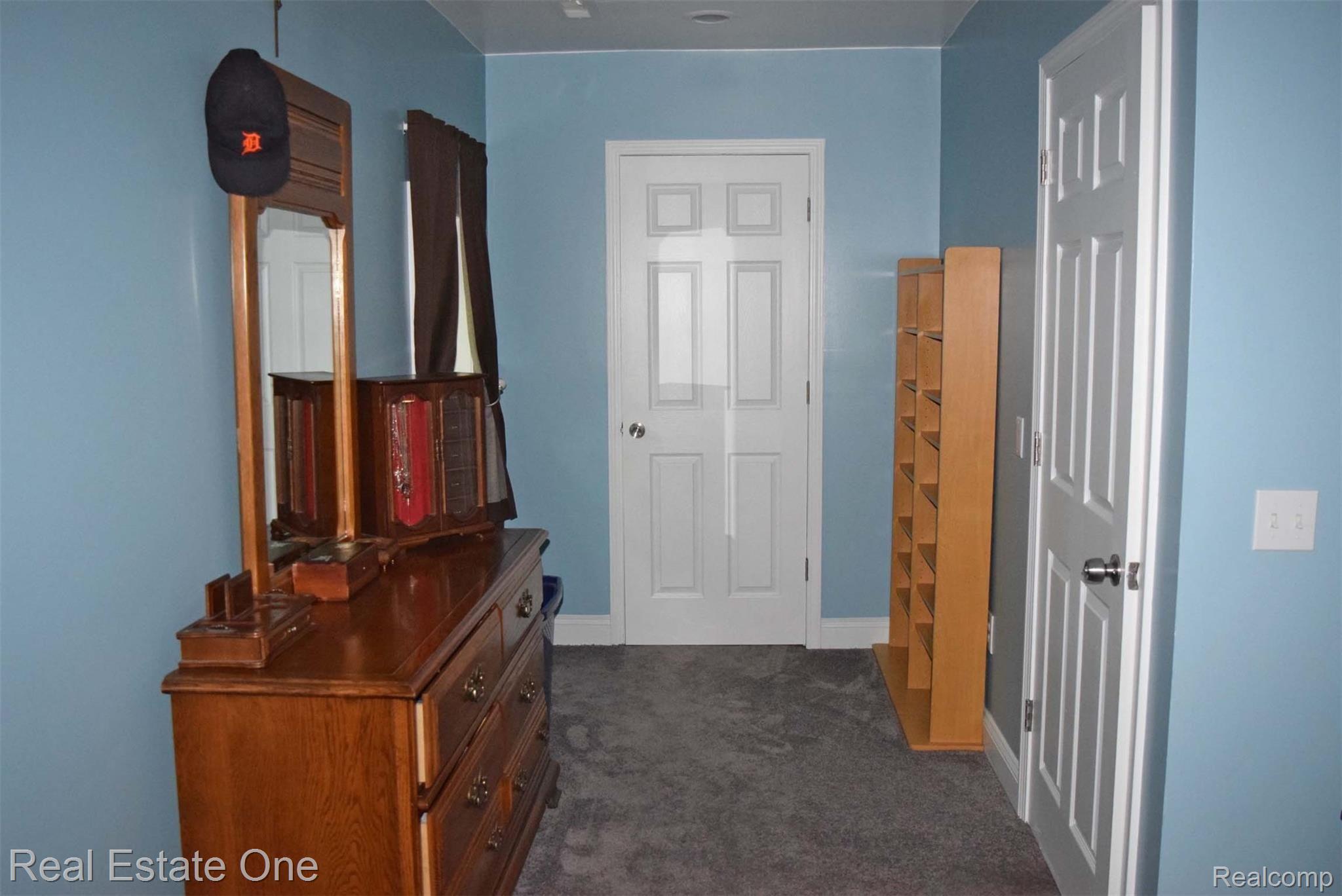 516 Woodruff Lake Road Highland, MI 48357 - Photo 12 of 34 bed1-2.jpg