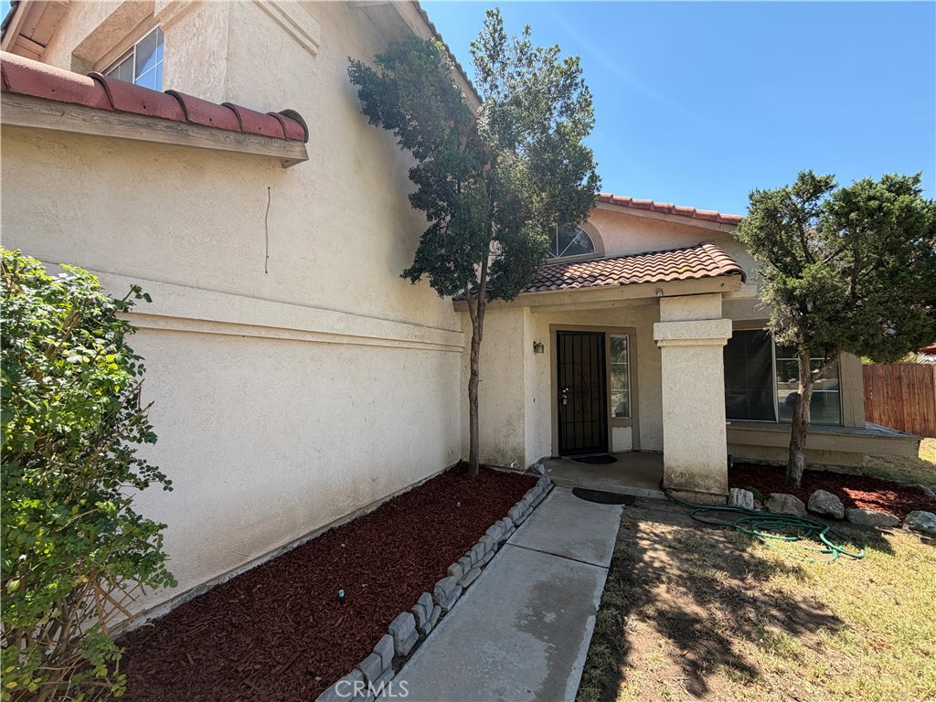 24677 Rugby Lane Moreno Valley, CA 92551 - Photo 5 of 43 Front walkway