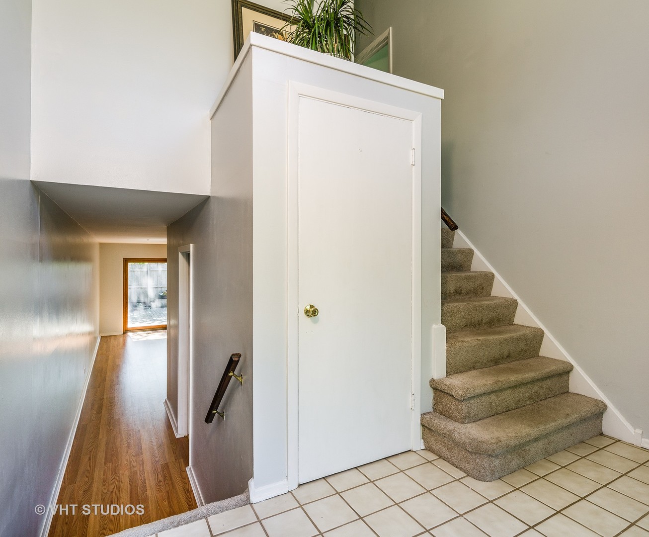 731 Hibbard Road Wilmette, IL 60091 - Photo 2 of 18 a view of entryway