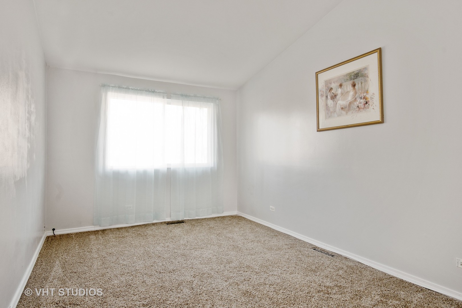 731 Hibbard Road Wilmette, IL 60091 - Photo 12 of 18 an empty room with a window