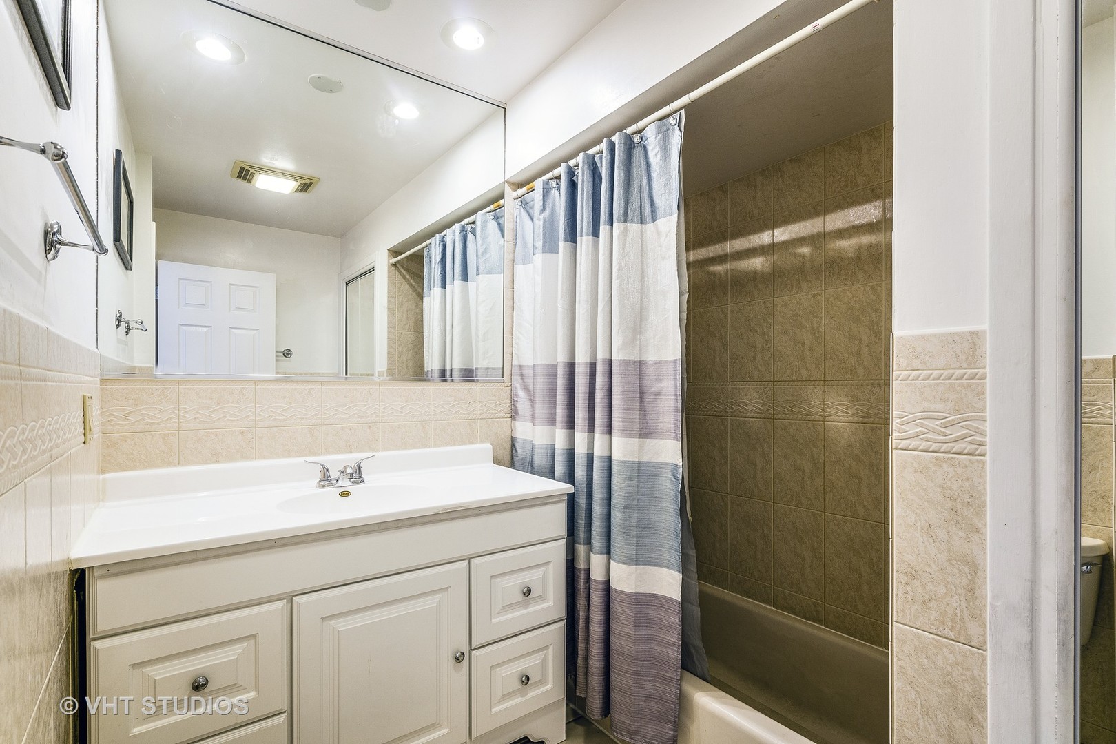 731 Hibbard Road Wilmette, IL 60091 - Photo 14 of 18 a bathroom with a sink and a mirror