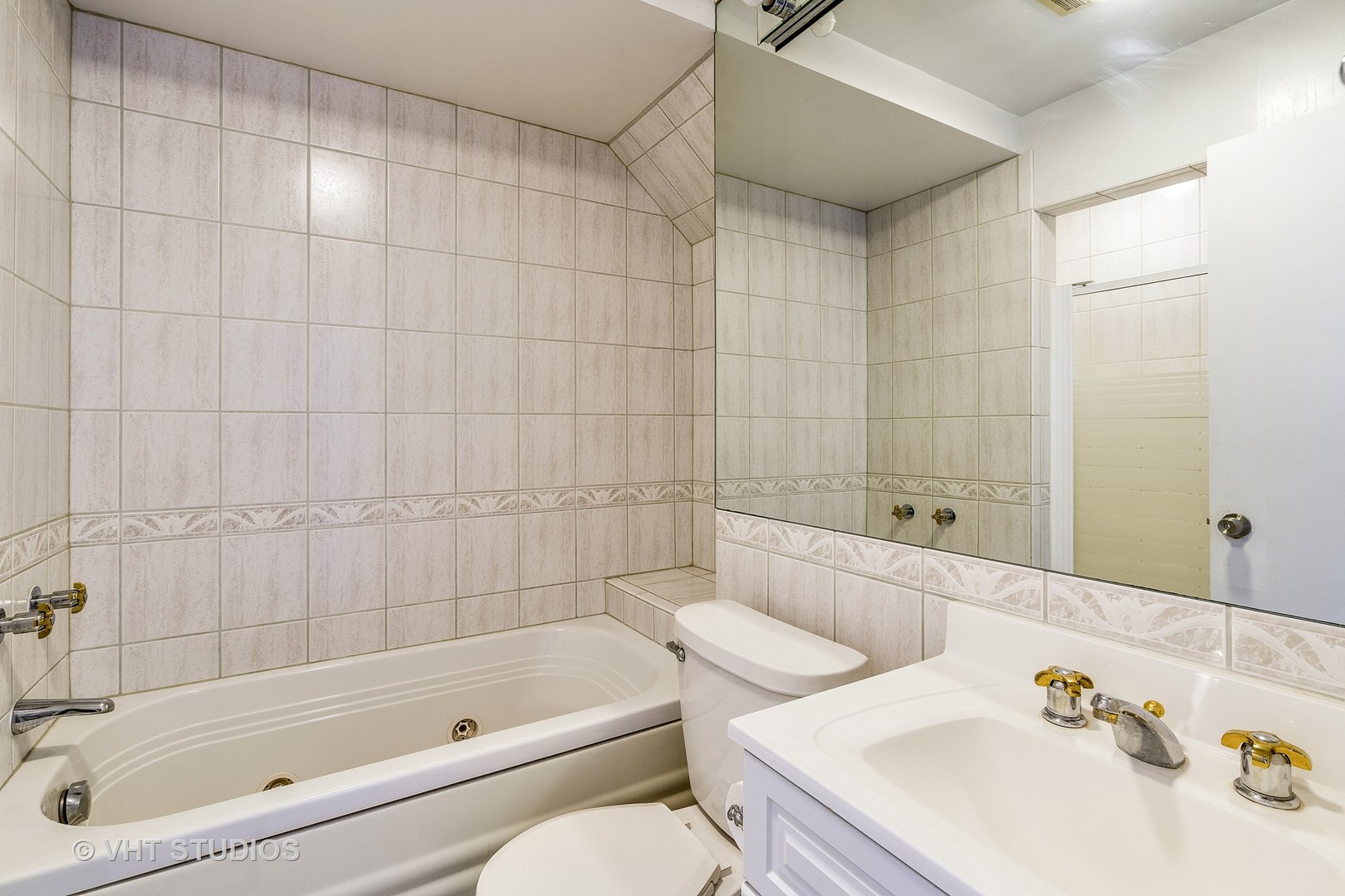 731 Hibbard Road Wilmette, IL 60091 - Photo 16 of 18 a bathroom with a sink a toilet and bathtub