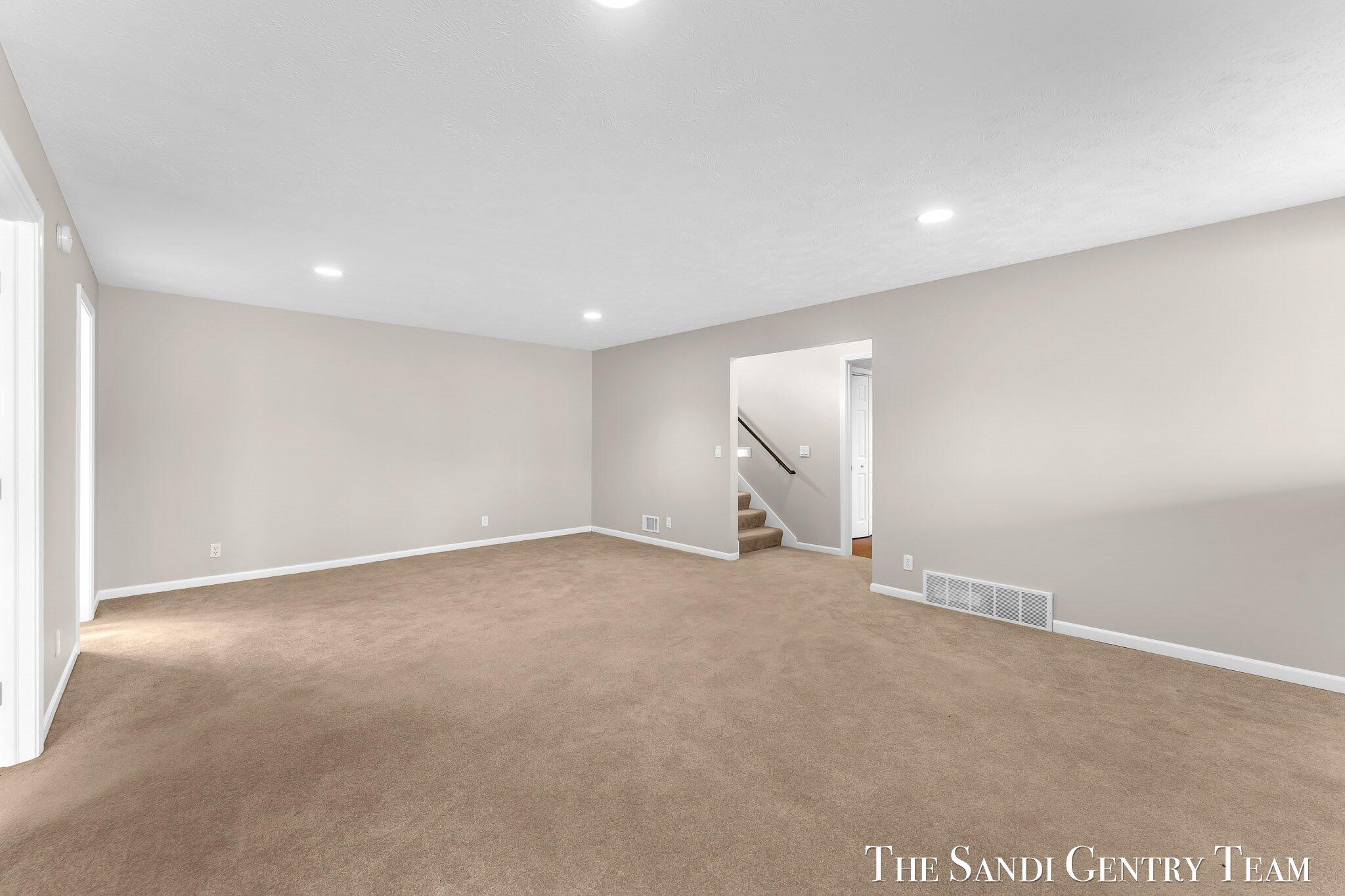 128 Stone Gate Court Spring Lake, MI 49456 - Photo 38 of 54 38-AIV00198
