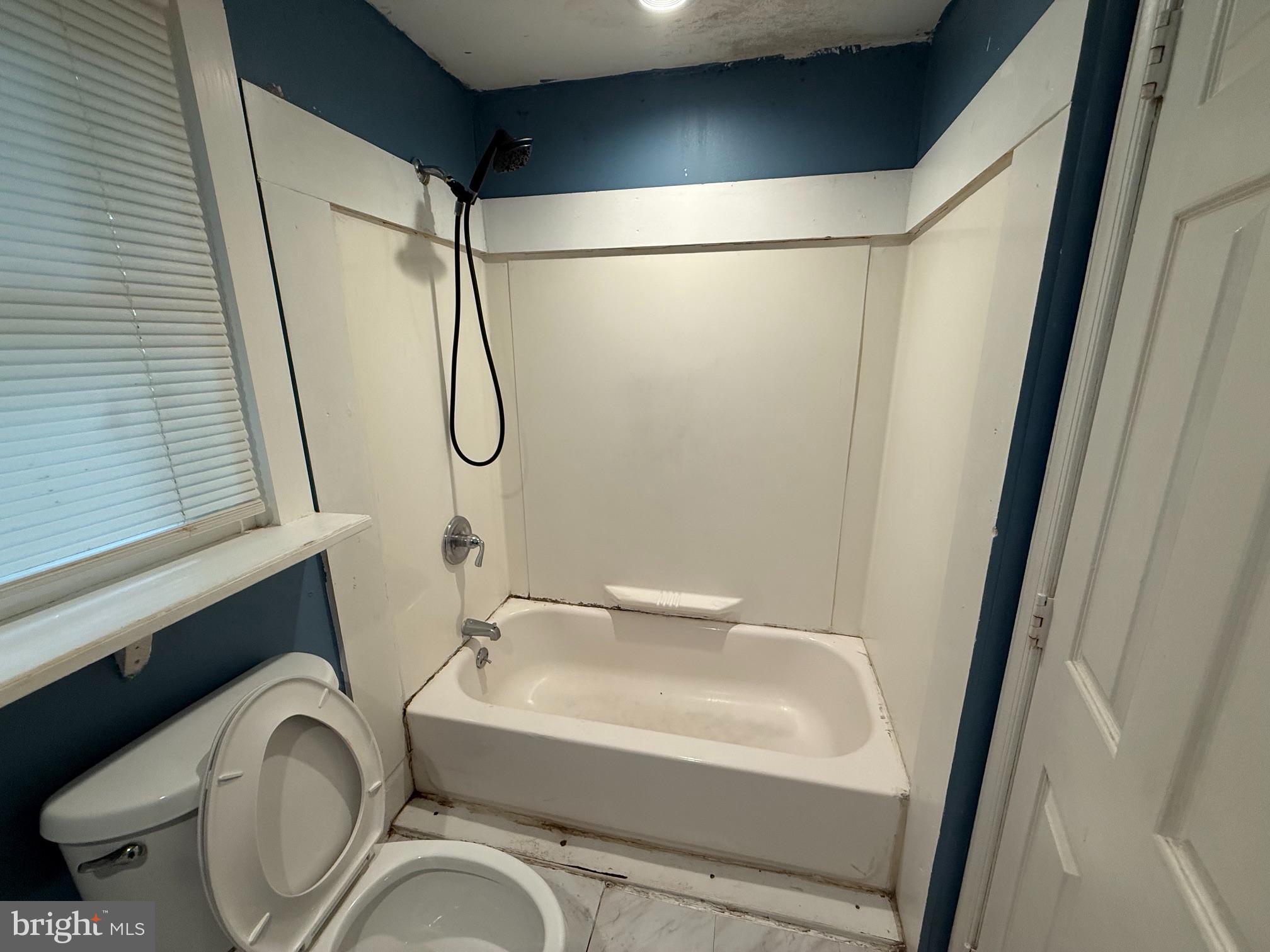 212 Warren Street, Unit 2 Beverly, NJ 08010 - Photo 27 of 33 Unit 2 Bathroom