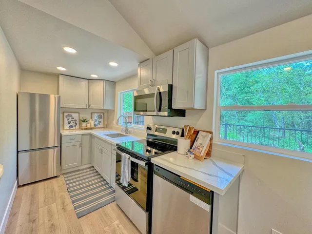 $2,000 | 37082 Nason Road, Carmel Valley, CA 93924