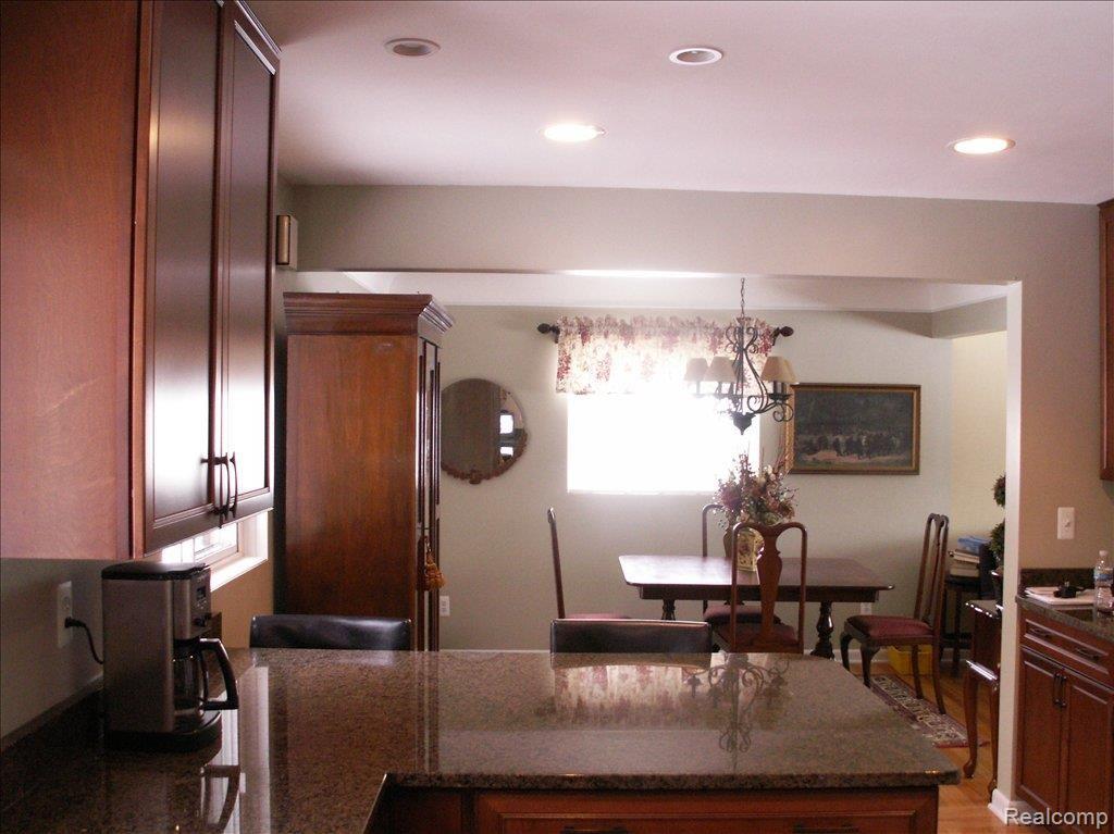 17136 Beverly Road Franklin, MI 48025 - Photo 3 of 15 142