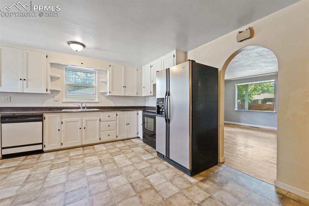619 Sunset Road Colorado Springs, CO 80909 - Photo 11 of 20