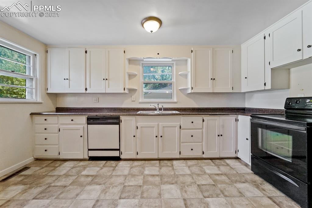 619 Sunset Road Colorado Springs, CO 80909 - Photo 12 of 20