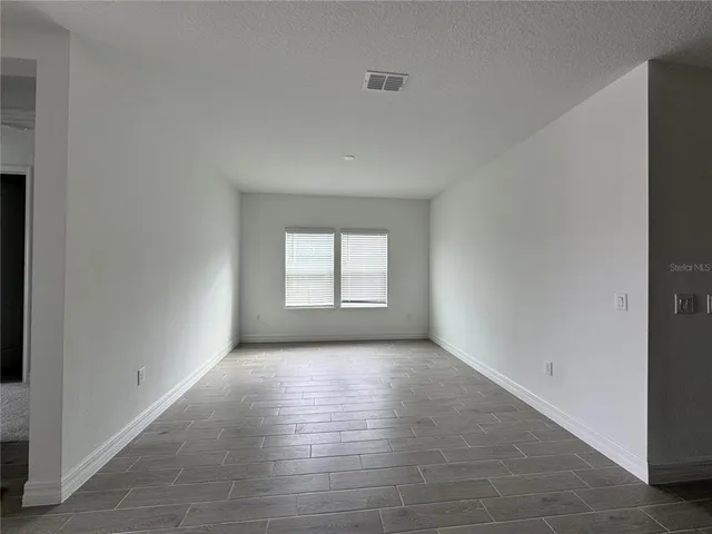 a view of empty room with window