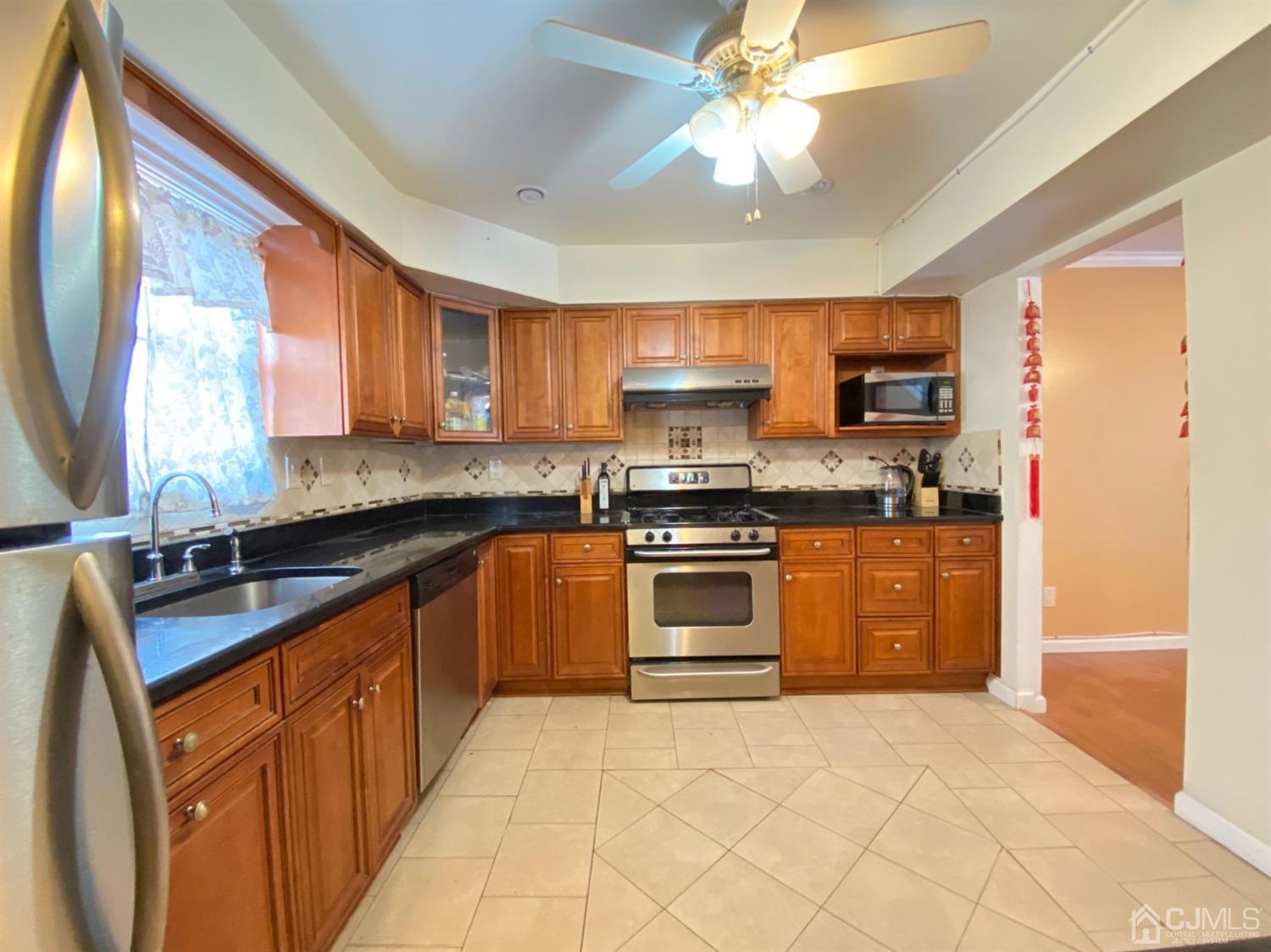 9 Redbud Road Piscataway, NJ 08854 - Photo 6 of 14 Kitchen