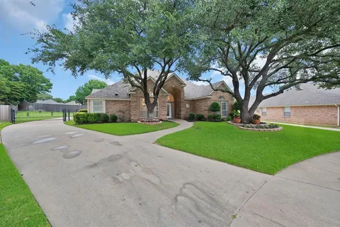 $575,000 | 7605 Bridlewood Court, North Richland Hills, TX 76182