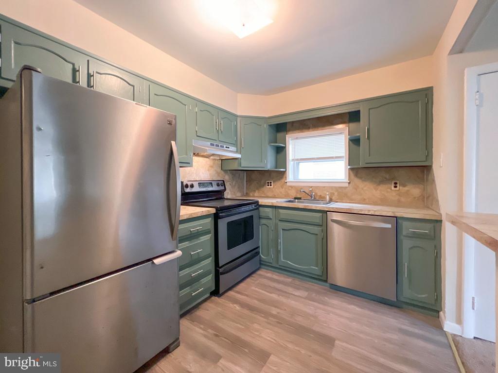 1118 Bleigh Avenue Philadelphia, PA 19111 - Photo 11 of 36 Kitchen 1
