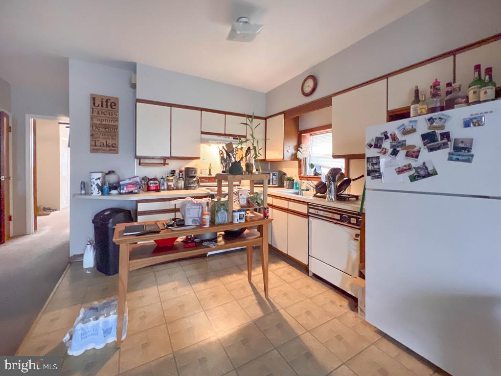 1118 Bleigh Avenue Philadelphia, PA 19111 - Photo 23 of 36 Kitchen 2