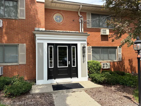 $1,100 | 810 Plate Street, Unit 203, Rochester, MI 48307