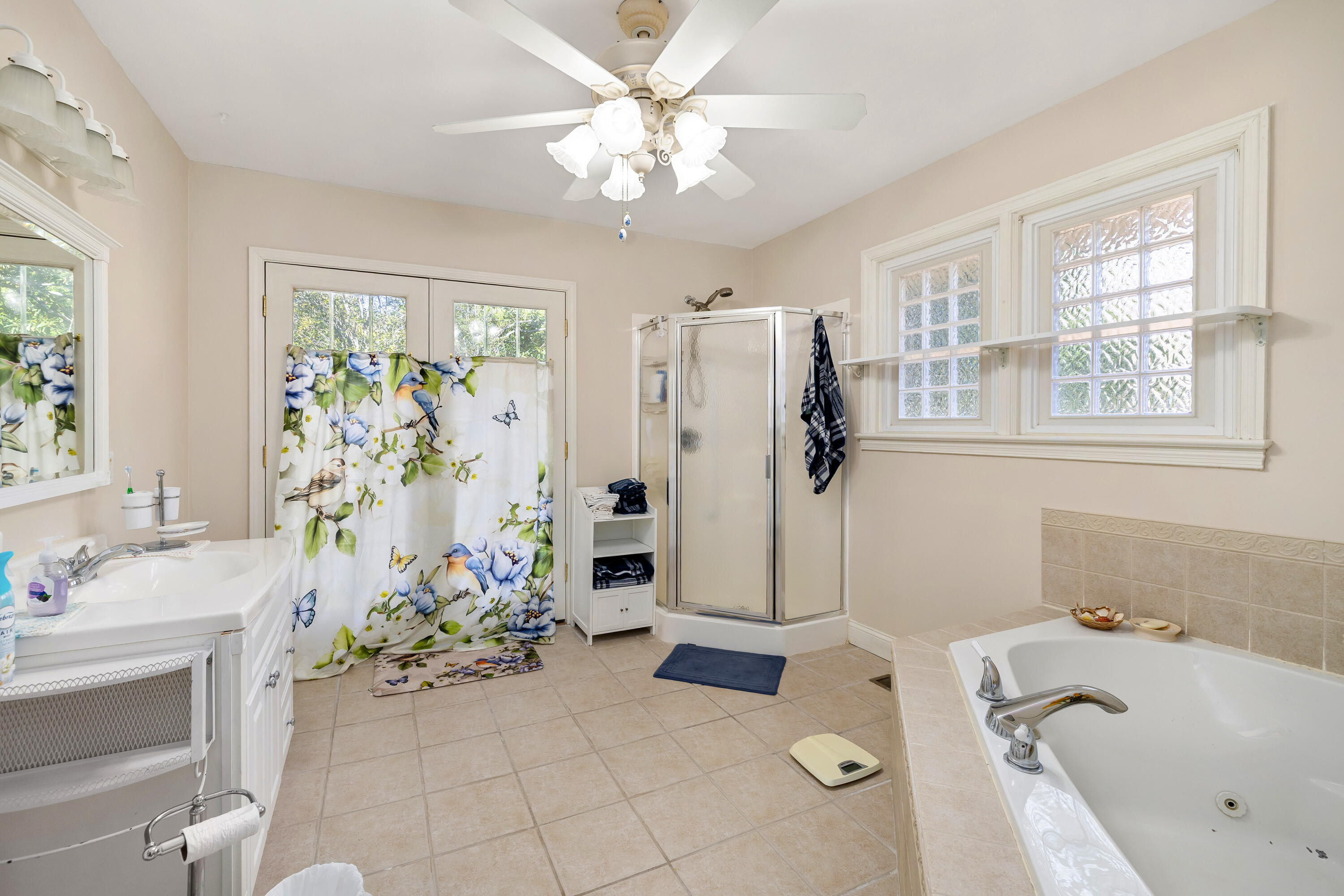 543 West Calhoun Street Sumter, SC 29150 - Photo 33 of 41 master bath with stand up shower and jacuzzi tub