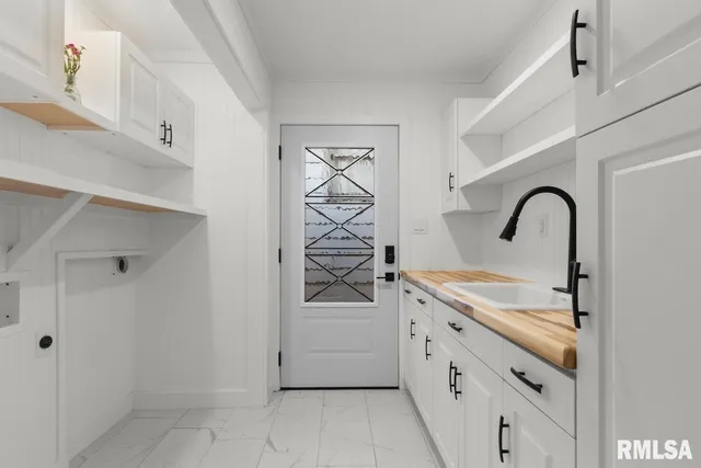 $3,000 | 1900 East Knox Street, Peoria, IL 61603