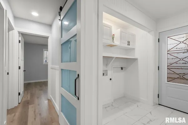 $2,250 | 1900 East Knox Street, Peoria, IL 61603