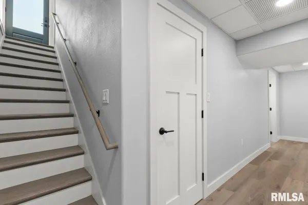 $2,250 | 1900 East Knox Street, Peoria, IL 61603