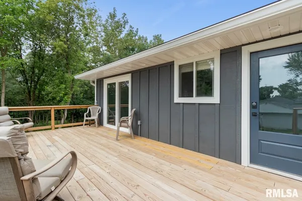 $2,250 | 1900 East Knox Street, Peoria, IL 61603