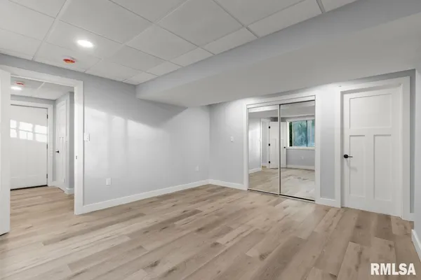 $2,250 | 1900 East Knox Street, Peoria, IL 61603