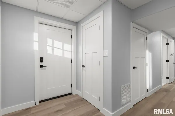 $2,250 | 1900 East Knox Street, Peoria, IL 61603