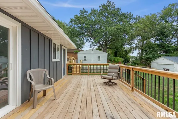 $2,250 | 1900 East Knox Street, Peoria, IL 61603