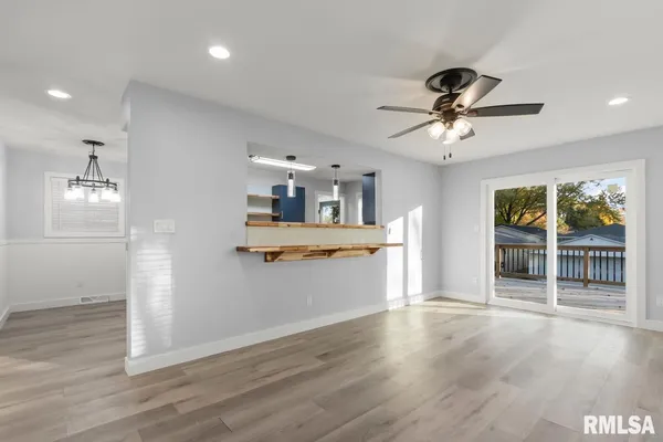 $2,250 | 1900 East Knox Street, Peoria, IL 61603