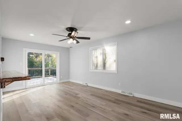 $3,000 | 1900 East Knox Street, Peoria, IL 61603