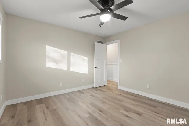 $3,000 | 1900 East Knox Street, Peoria, IL 61603