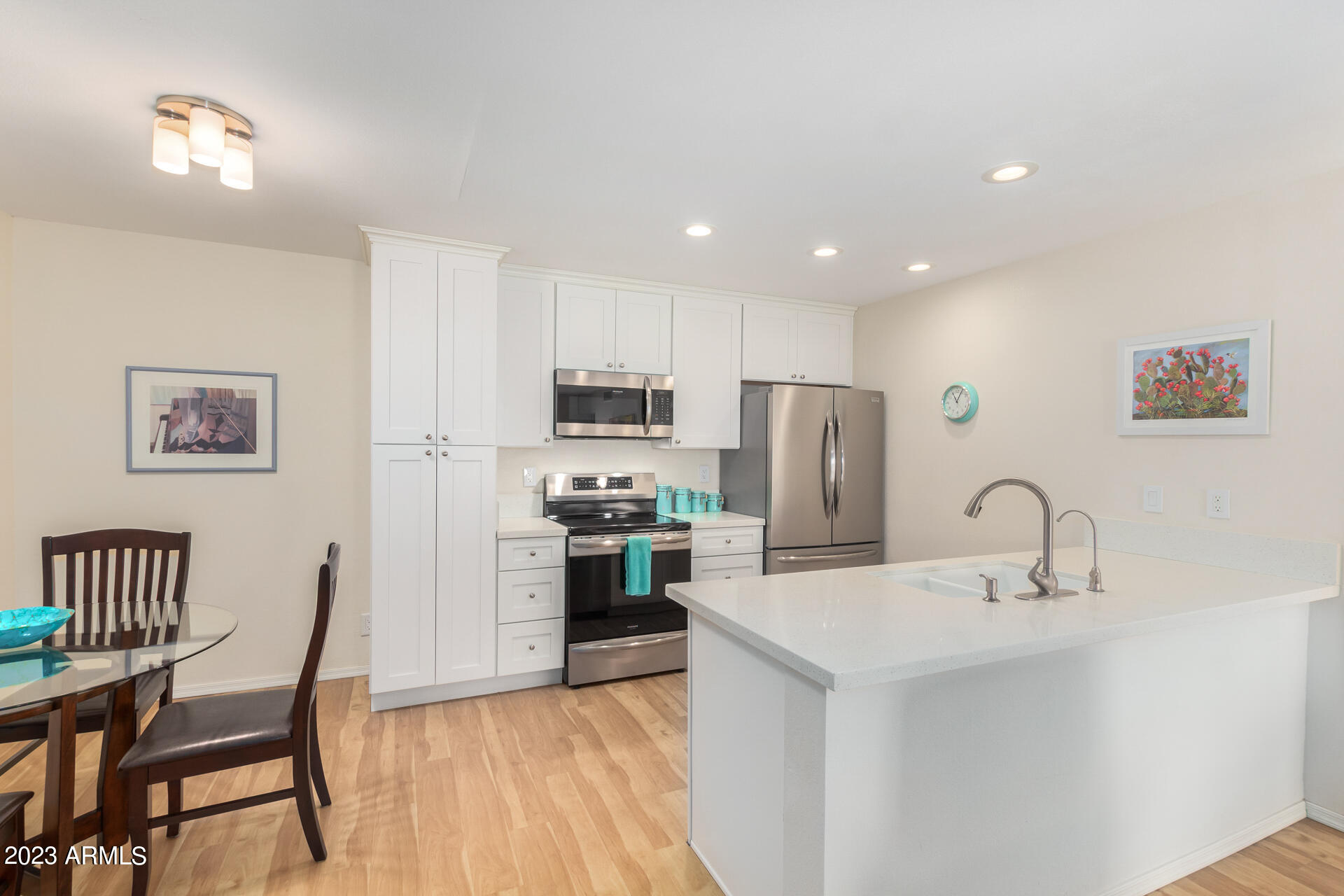 5525 East Thomas Road, Unit E8 Phoenix, AZ 85018 - Photo 13 of 44 Kitchen 1