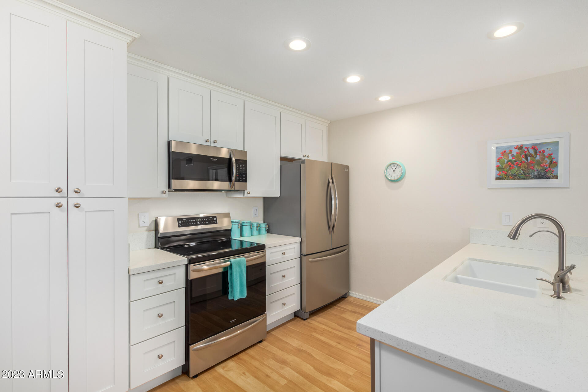 5525 East Thomas Road, Unit E8 Phoenix, AZ 85018 - Photo 14 of 44 Kitchen 2