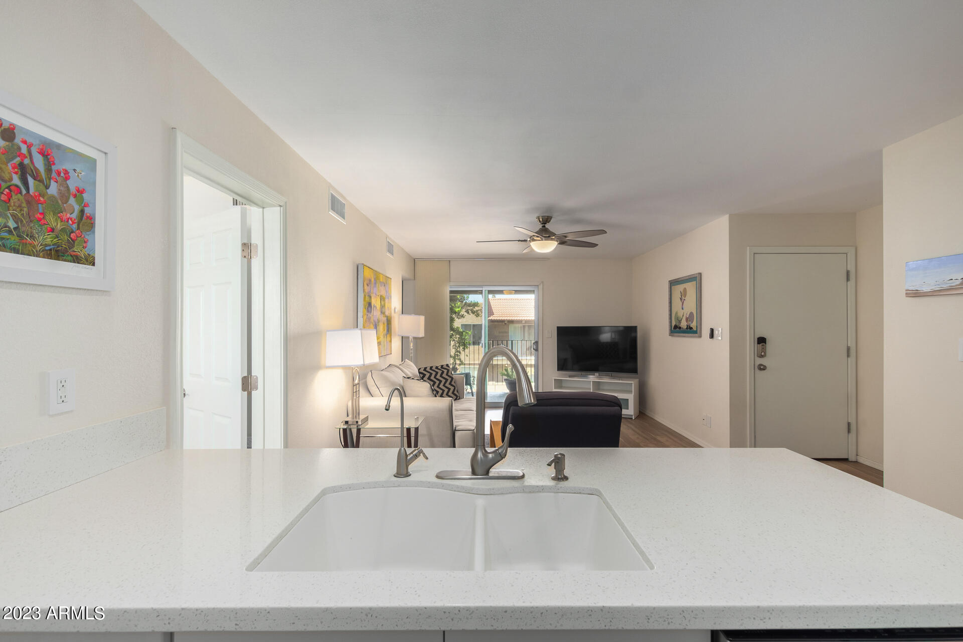 5525 East Thomas Road, Unit E8 Phoenix, AZ 85018 - Photo 16 of 44 Kitchen 4