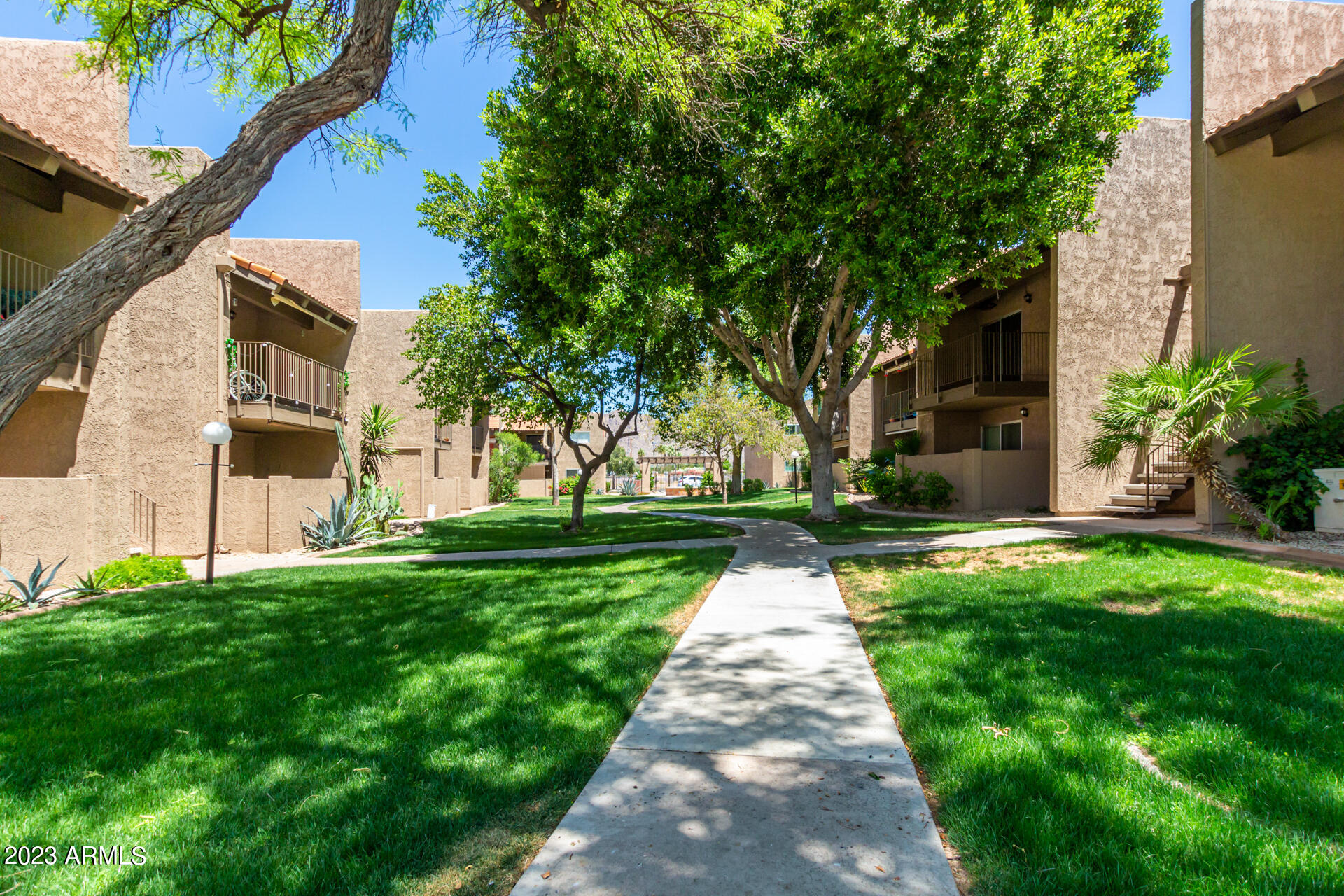 5525 East Thomas Road, Unit E8 Phoenix, AZ 85018 - Photo 28 of 44 Walkway 1