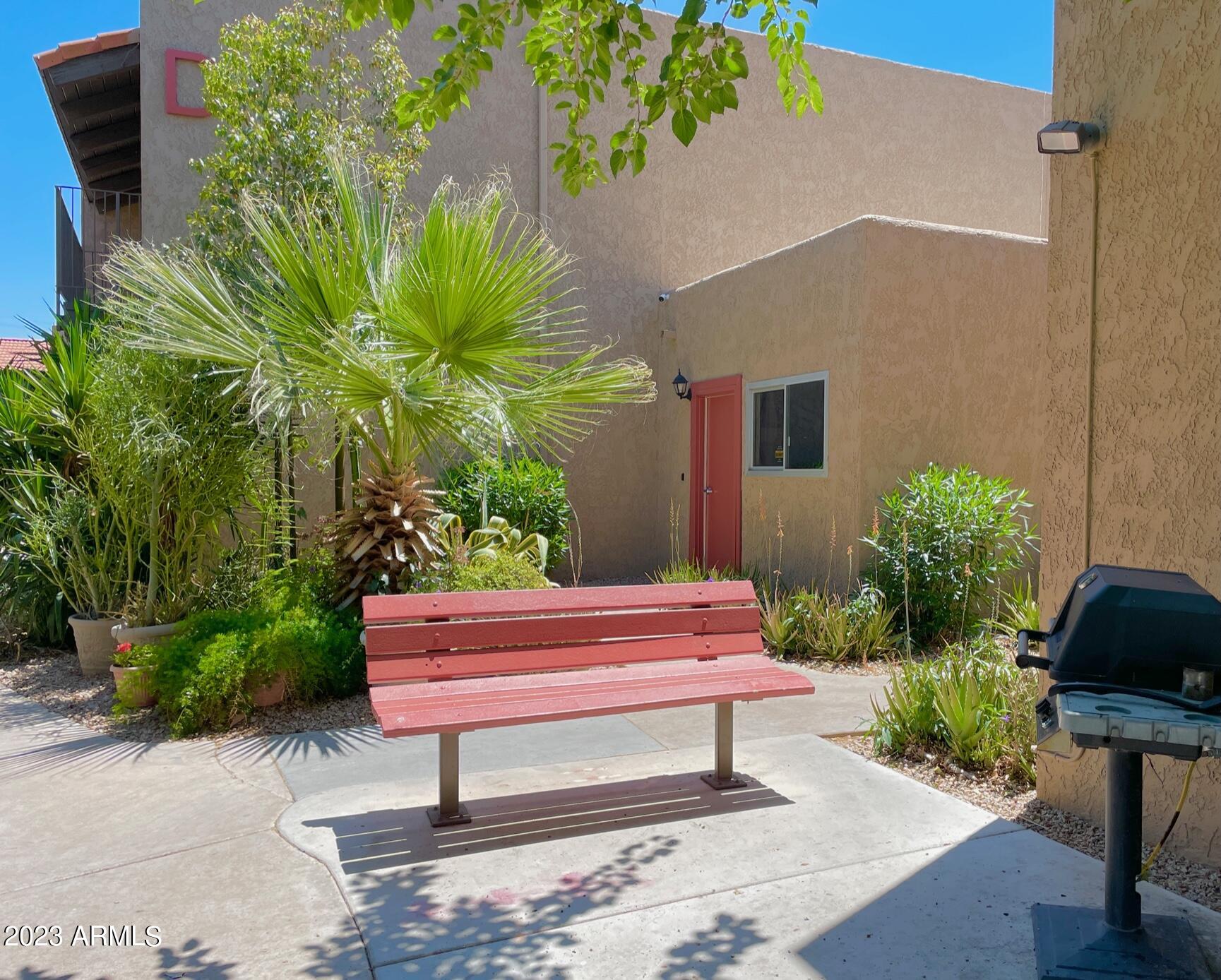 5525 East Thomas Road, Unit E8 Phoenix, AZ 85018 - Photo 29 of 44 Grill area 1