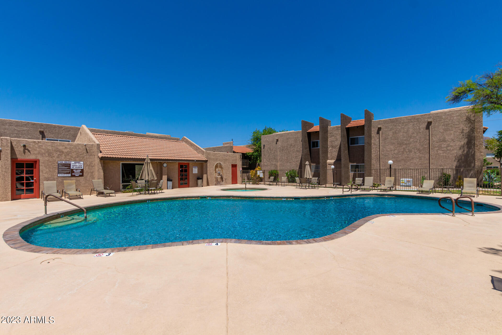 5525 East Thomas Road, Unit E8 Phoenix, AZ 85018 - Photo 32 of 44 Community pool 1