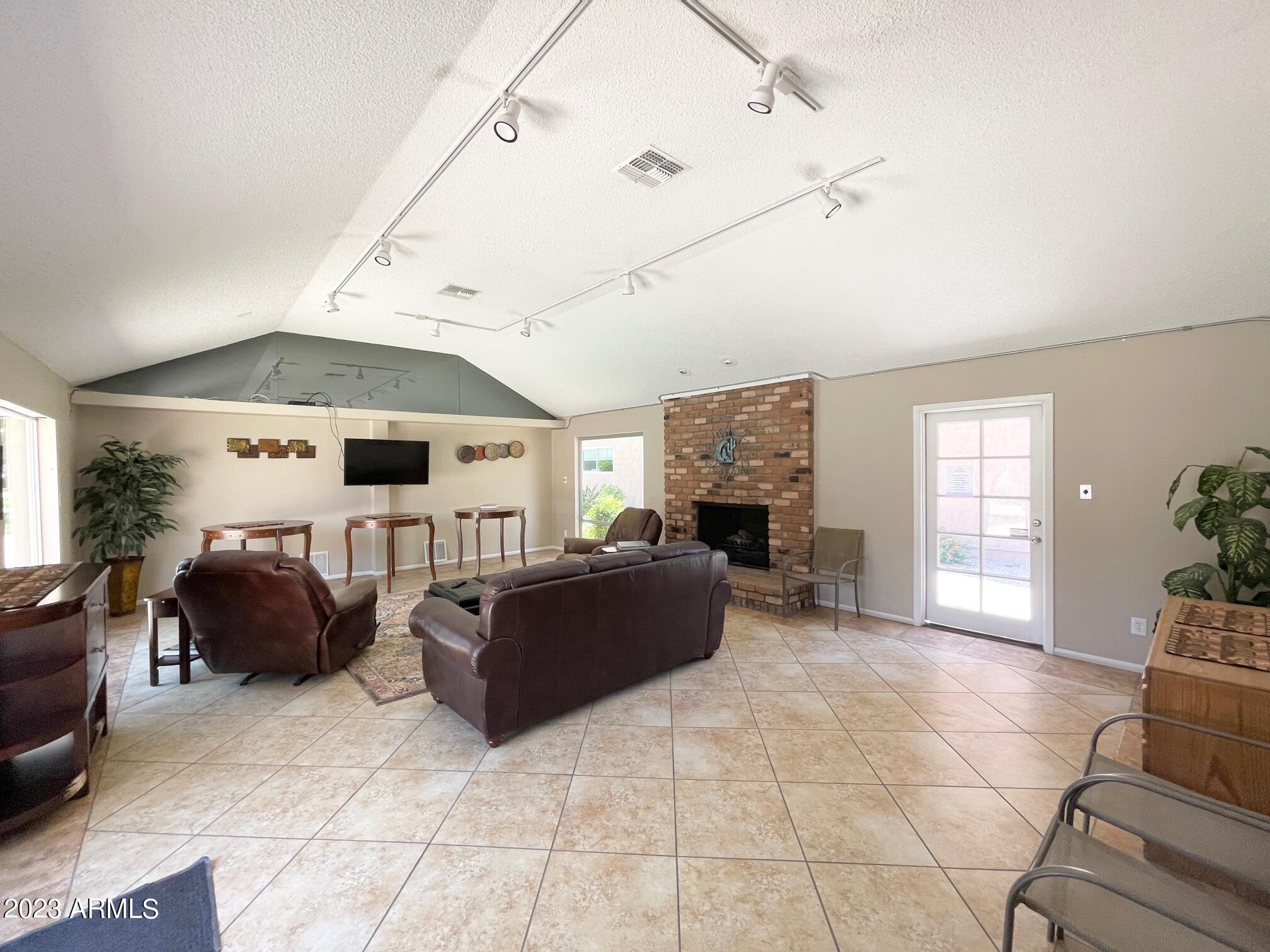5525 East Thomas Road, Unit E8 Phoenix, AZ 85018 - Photo 41 of 44 Clubhouse 2