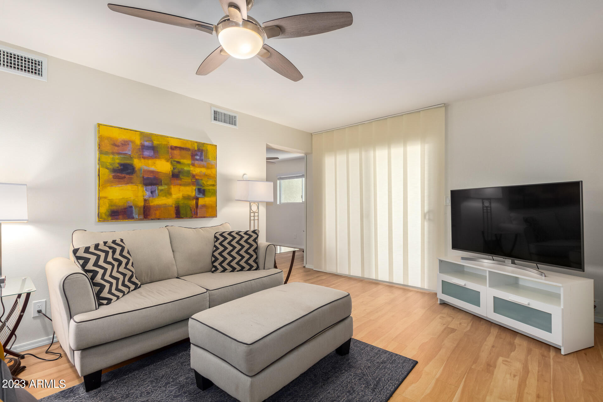 5525 East Thomas Road, Unit E8 Phoenix, AZ 85018 - Photo 7 of 44 Living room 3