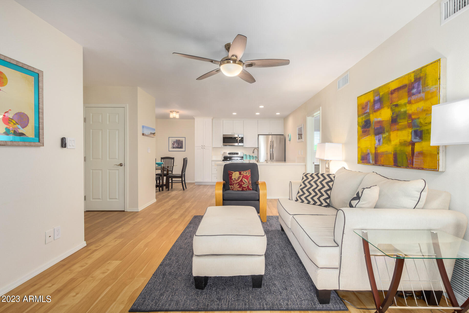 5525 East Thomas Road, Unit E8 Phoenix, AZ 85018 - Photo 9 of 44 Living room 5