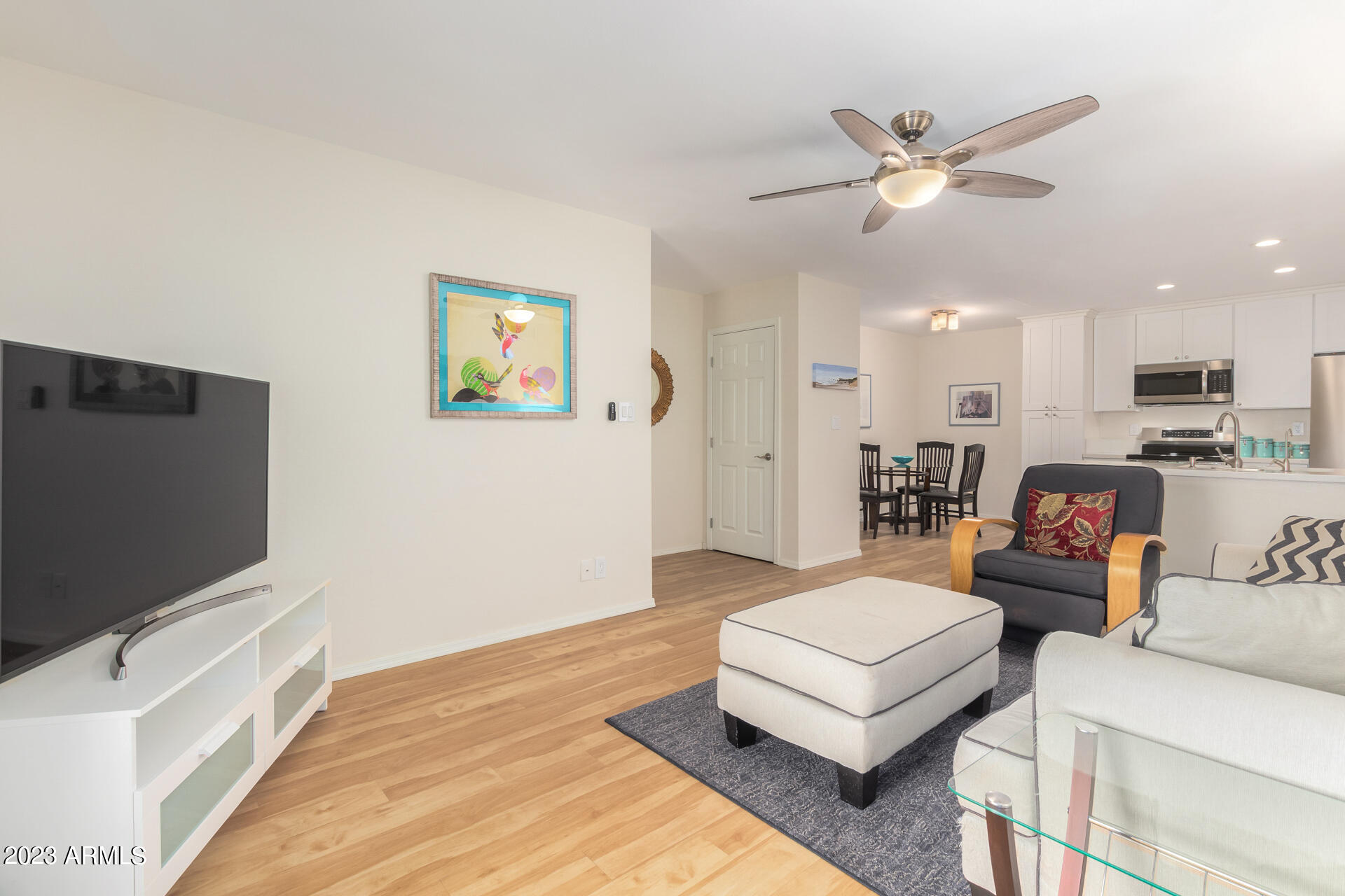 5525 East Thomas Road, Unit E8 Phoenix, AZ 85018 - Photo 10 of 44 Living room 6