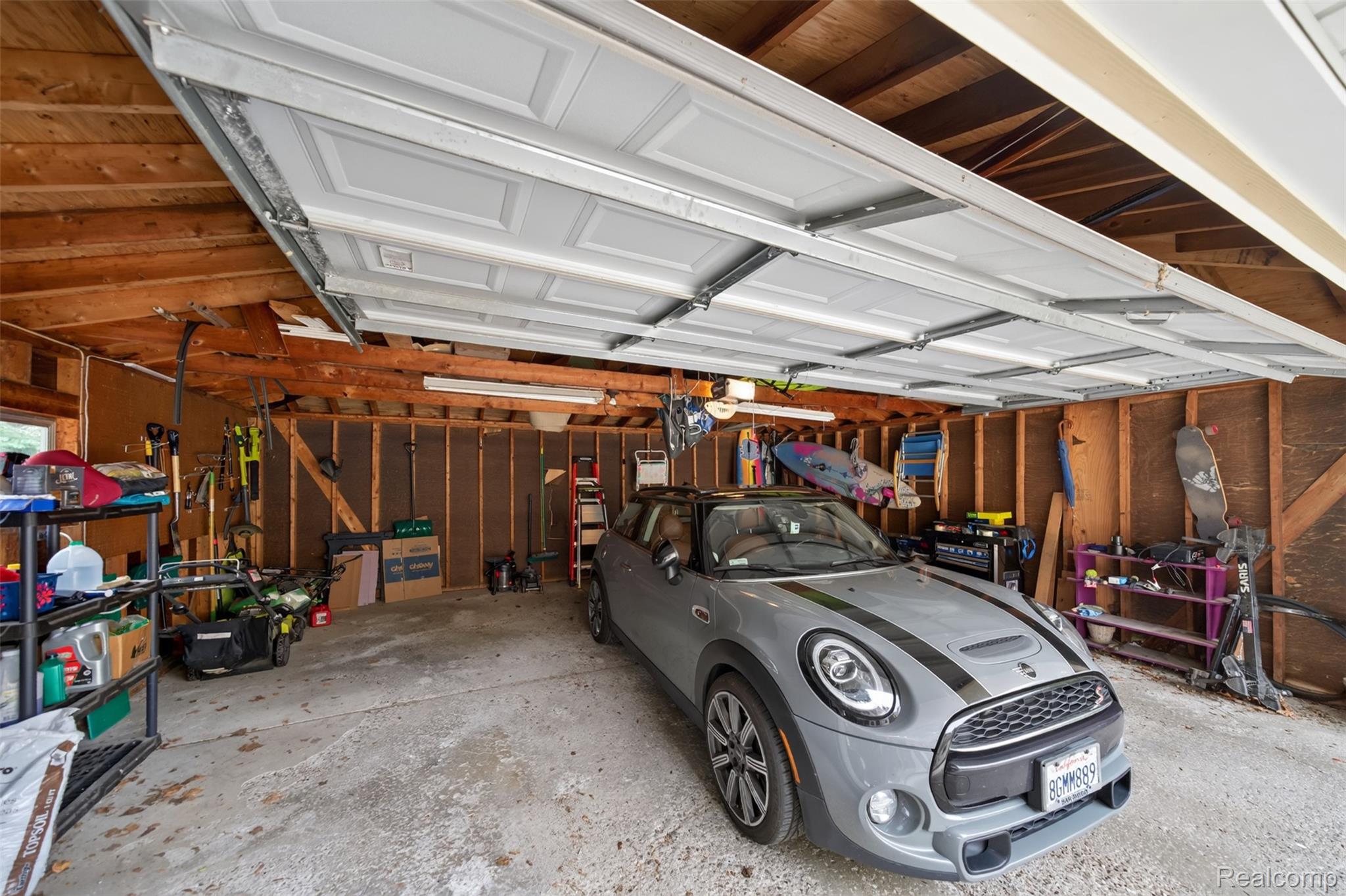 2925 Bembridge Road Royal Oak, MI 48073 - Photo 41 of 44 2+ Car garage